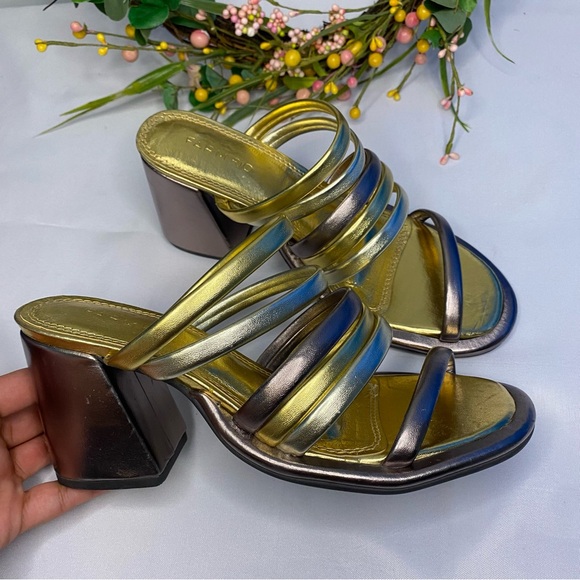 Farm Rio Block Heel Slide Sandal Womens Shoe
Metallic Gold Silver Size 6 - Picture 2 of 15
